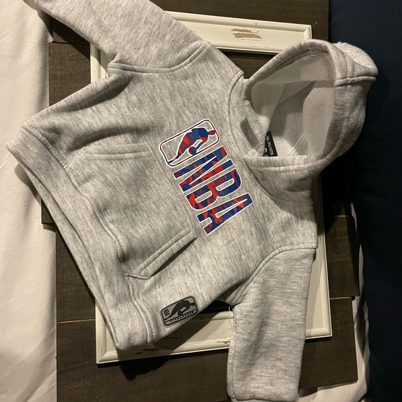 NBA baby hoodie, excellent condition. Size 0-3mo - Picture 4 of 5